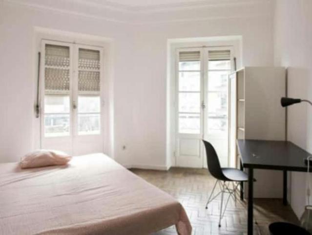 1 quarto, Lisbon Lisbon 1150 200 102848685