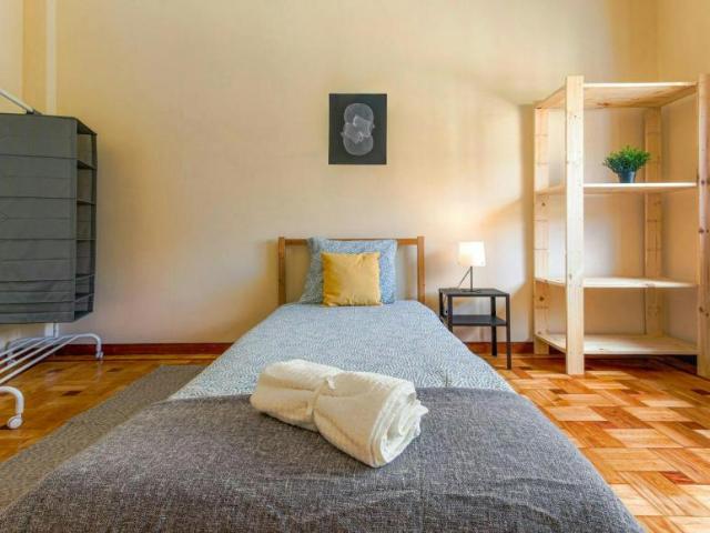 1 quarto, Porto Porto 4000 099 98857351