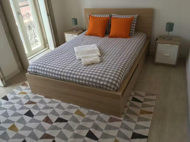 1 quarto, Porto Porto 4050 084 98342359