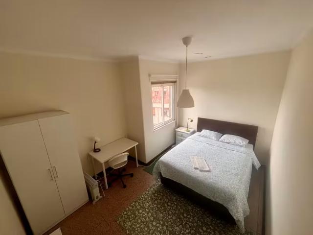 1 quarto, Porto Porto 4050 099 95916528