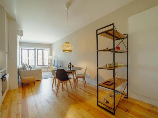 1 quarto, Porto Porto 4050 021 102753685