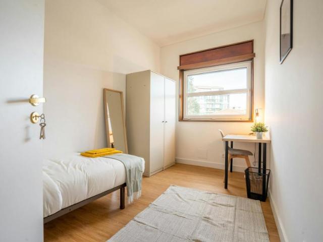 1 quarto, Porto Porto 4050 282 99689739