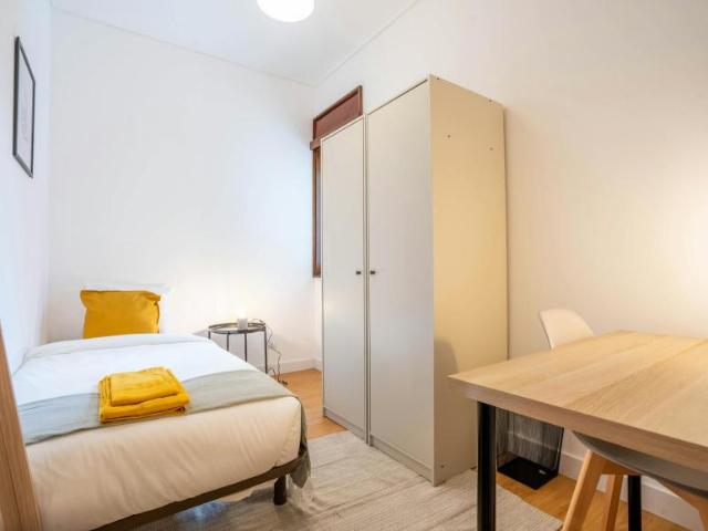 1 quarto, Porto Porto 4050 282 101988872