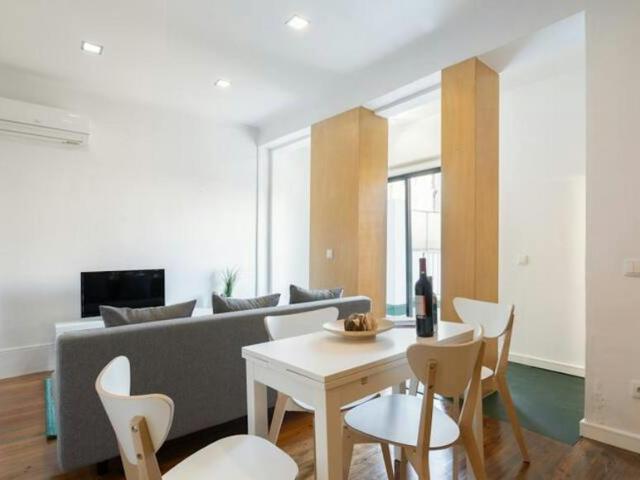 1 quarto, Porto Porto 4050 378 104826493