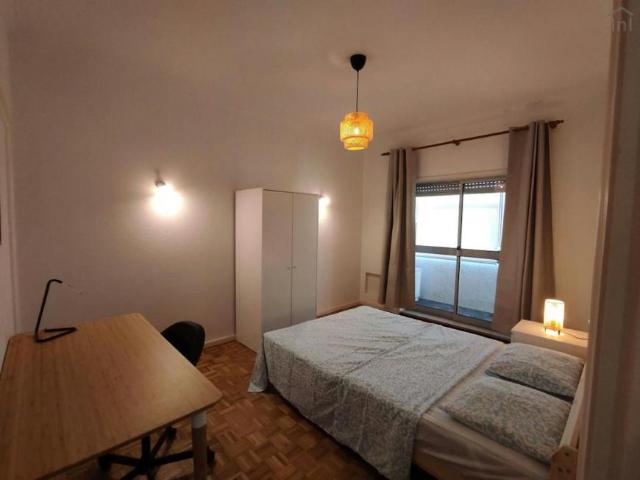 1 quarto, Porto Porto 4050 379 LS101792579