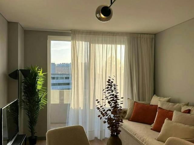 1 quarto, Porto Porto 4100 049 101189445