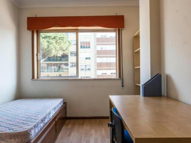 1 quarto, Porto Porto 4100 352 99189201