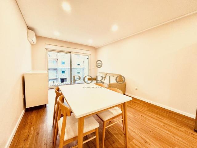 1 quarto, Porto Porto 4200 LS102629168