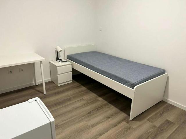 1 quarto, Porto Porto 4300 023 103381476