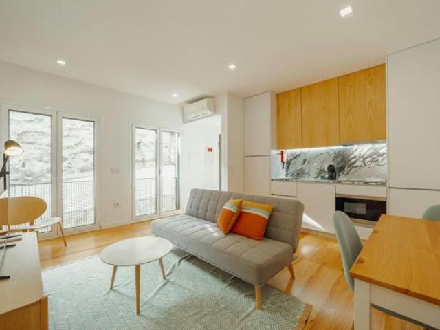 1 quarto, Porto Porto 4300 171 85697479