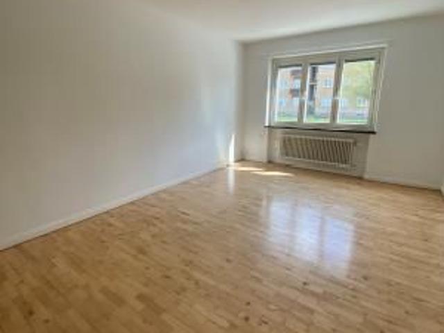 1 rums lägenhet i ÖREBRO 49 m² 7 065 kr