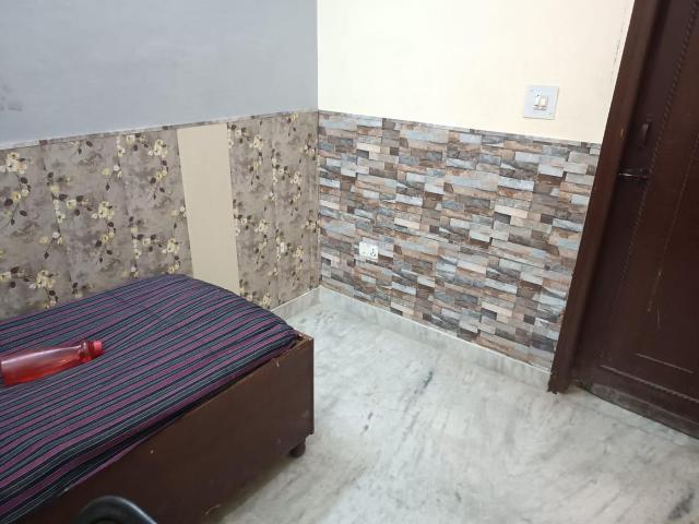 1 R Independent Builder Floor in Laxman Chowk for rent Dehradun. The reference number is 12885449