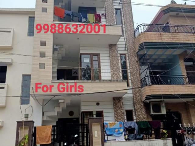 1 R Independent House in Phase 9 for rent Mohali. The reference number is 15381342