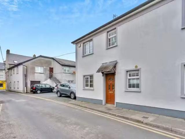 1 Riversdale, Green Alley, Athy, Co. Kildare, R14EC67 is for s.