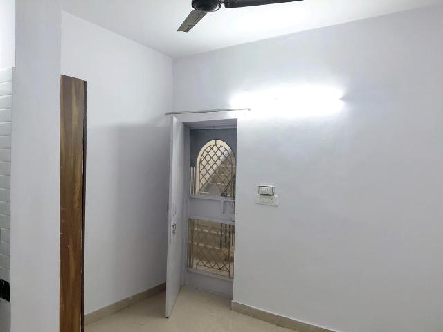 1 RK Apartment in Vasant Kunj for rent New Delhi. The reference number is 19062136