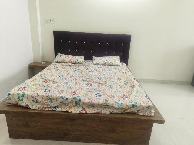 1 RK Apartment in DLF Phase 3 for rent Gurgaon. The reference number is 20622674
