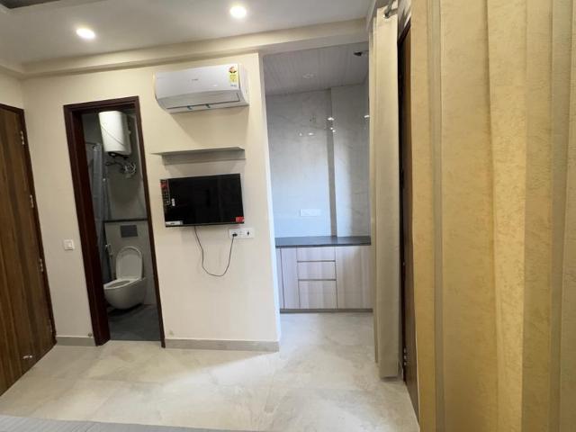 1 RK Apartment in DLF Phase 4 for rent Gurgaon. The reference number is 20711803