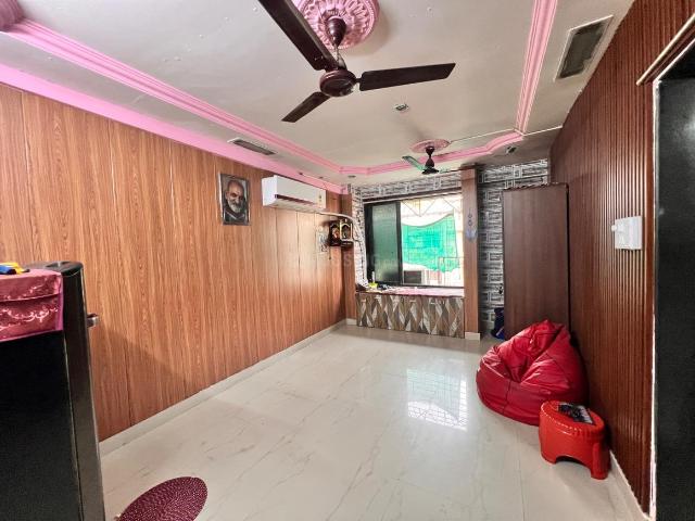 1 RK Apartment in Kandivali West for resale Mumbai. The reference number is 20984199