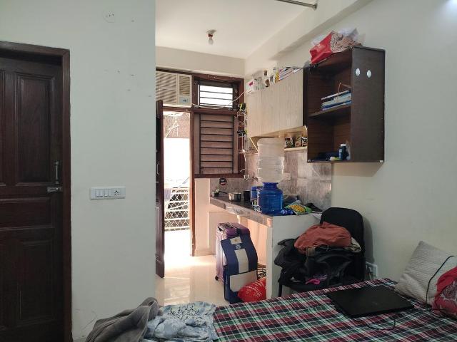 1 RK Apartment in Sarvodaya Enclave for rent New Delhi. The reference number is 19800369