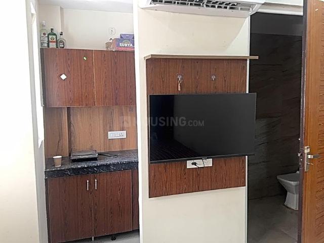 1 RK Apartment in Sector 43 for rent Gurgaon. The reference number is 18510121