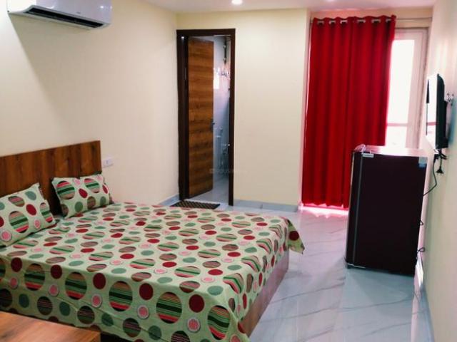 1 RK Apartment in Sector 44 for rent Gurgaon. The reference number is 8810199