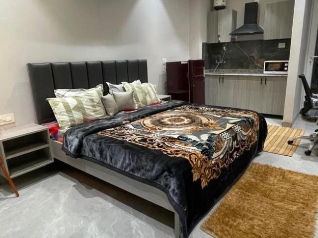 1 RK Apartment in Sector 52 for rent Gurgaon. The reference number is 19100381