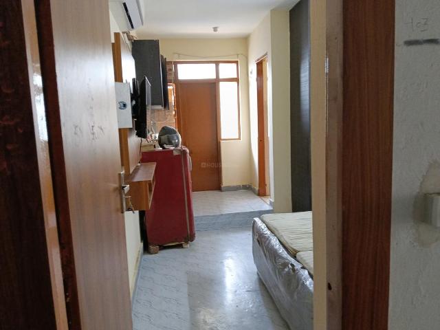 1 RK Apartment in Sector 65 for rent Gurgaon. The reference number is 20383687