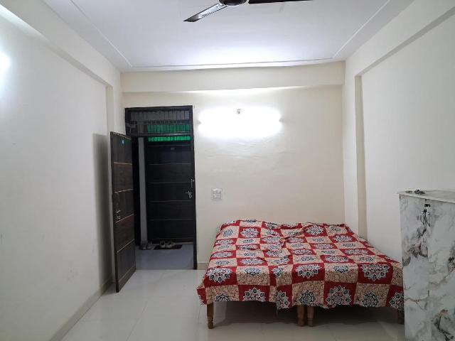 1 RK Apartment in Sector 72 for rent Noida. The reference number is 18842534