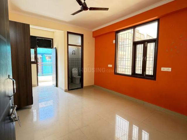 1 RK Apartment in Sector 72 for rent Noida. The reference number is 20041493