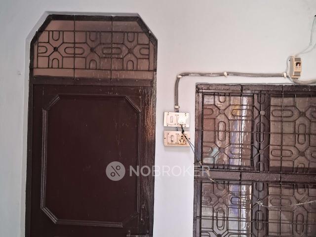 1 RK Flat for Rent In Janakpuri