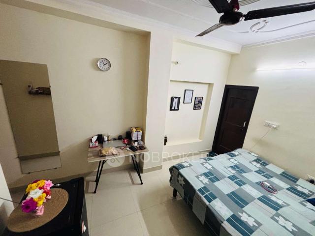 1 RK Flat for Rent In Munirka