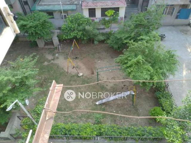1 RK Flat In Metro House for Rent In Green Park Extension