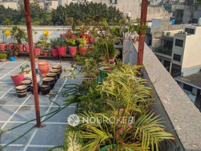 1 RK Flat In Standalone Building for Rent In Pitampura