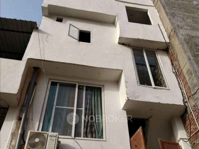 1 RK Flat In Standalone for Rent In Sector 128