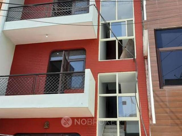 1 RK Flat In Standlone Building for Rent In Sector 40