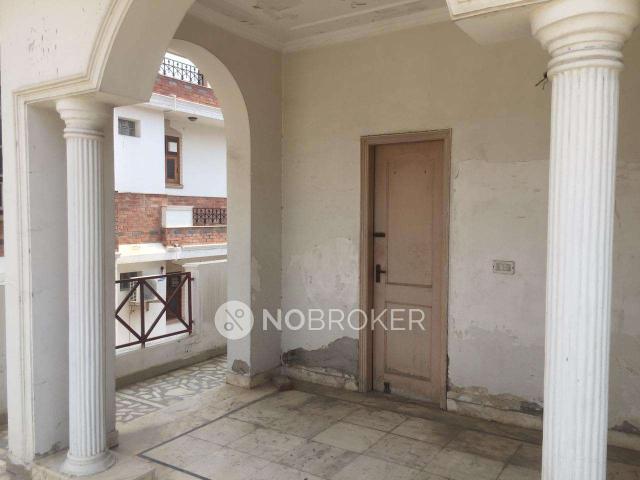 1 RK House for Rent In Sector 21b