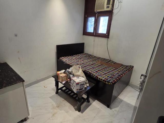 1 RK Independent Builder Floor in Lajpat Nagar for rent New Delhi. The reference number is 20730556