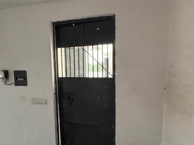 1 RK Independent Builder Floor in Mayur Vihar for rent New Delhi. The reference number is 17676936