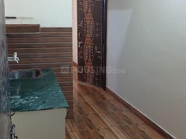 1 RK Independent Builder Floor in Mayur Vihar Phase 1 for rent New Delhi. The reference number is 20479114