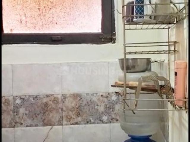 1 RK Independent Builder Floor in Mayur Vihar Phase 1 for rent New Delhi. The reference number is 20536403