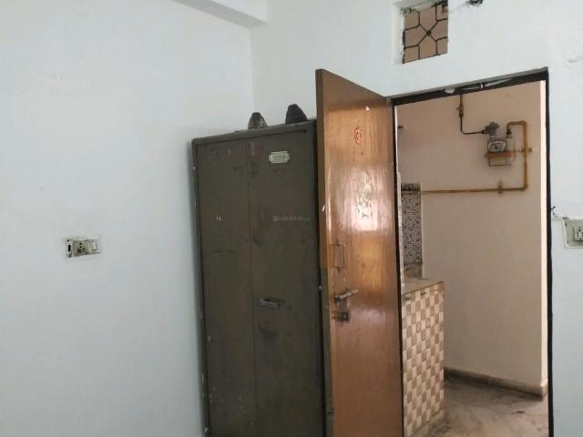 1 RK Independent Builder Floor in Mayur Vihar Phase 1 for rent New Delhi. The reference number is 20292804