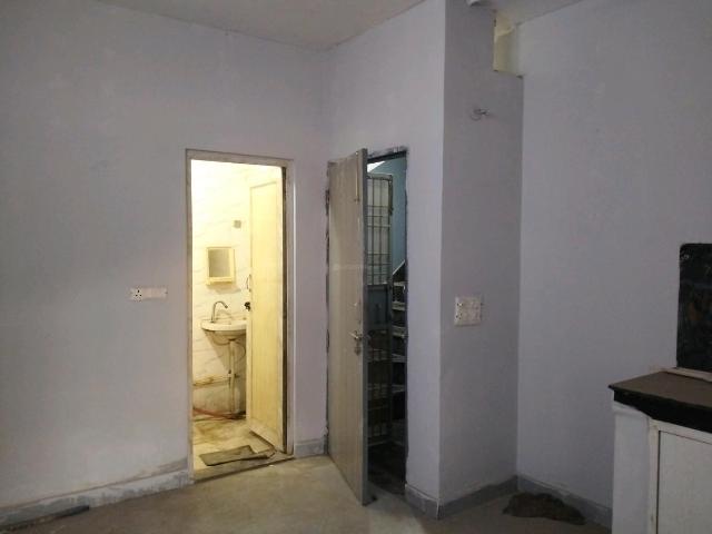 1 RK Independent Builder Floor in New Ashok Nagar for rent New Delhi. The reference number is 20208794