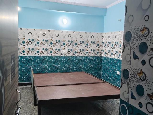 1 RK Independent Builder Floor in New Ashok Nagar for rent New Delhi. The reference number is 20765769
