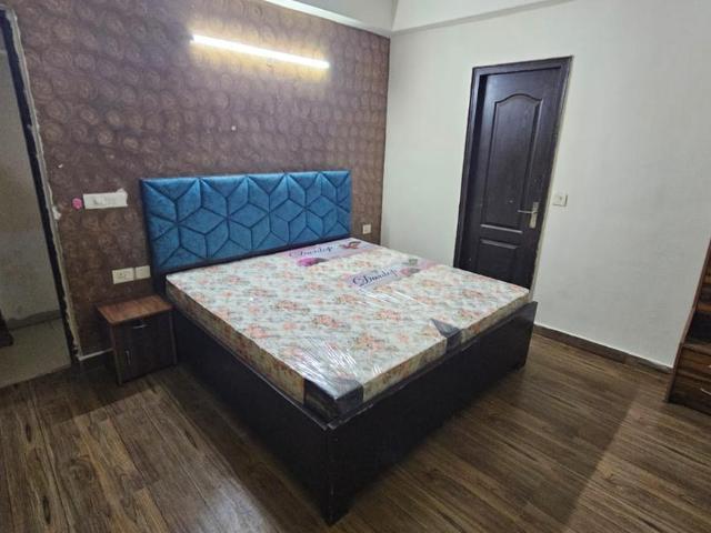 1 RK Independent Builder Floor in Sector 76 for rent Noida. The reference number is 17036196