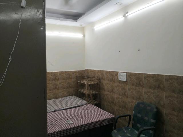 1 RK Independent Builder Floor in Patel Nagar for rent New Delhi. The reference number is 20678165