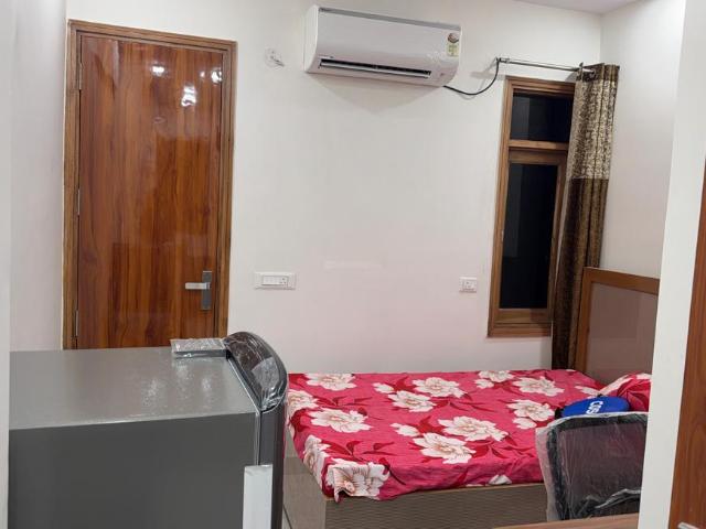 1 RK Independent Builder Floor in Patel Nagar for rent New Delhi. The reference number is 20800936