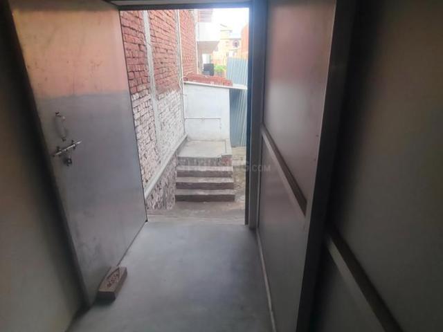 1 RK Independent Builder Floor in Paterwa for rent Varanasi. The reference number is 20652845