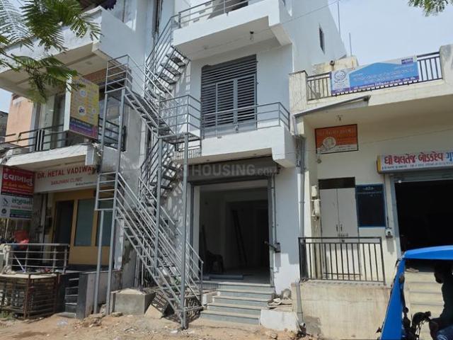 1 RK Independent Builder Floor in Thaltej for rent Ahmedabad. The reference number is 20686922