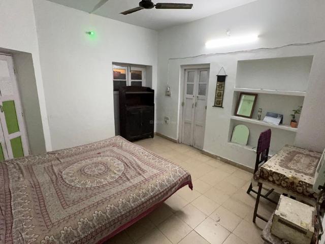 1 RK Independent House in Hazratganj for rent Lucknow. The reference number is 20572874