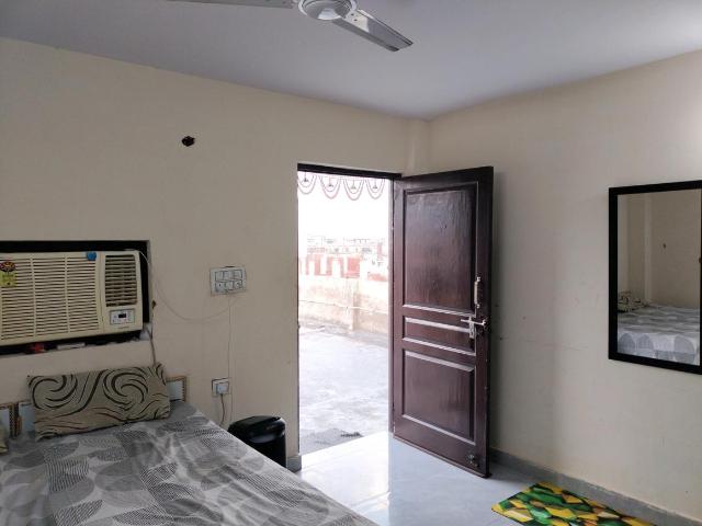 1 RK Independent House in Sector 62 for rent Noida. The reference number is 18731845